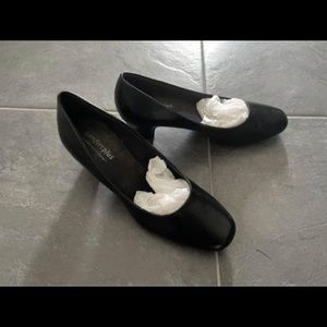 Comfort Plus black heels Size 5 1/2